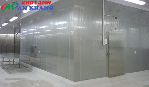 kho lạnh bị coi nền do băng